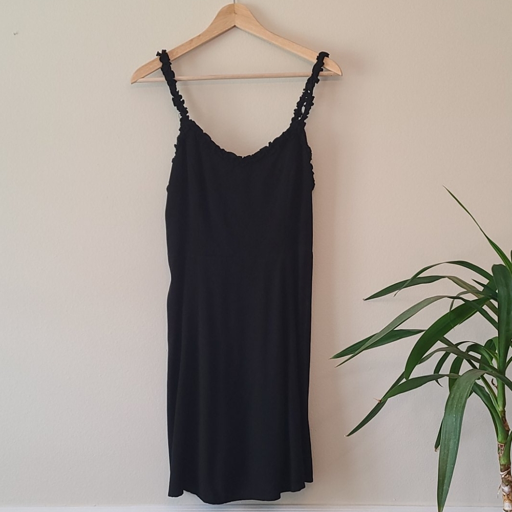 Sundress with ruffle edge in black